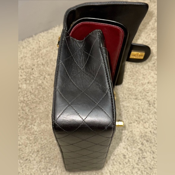 CHANEL 1996-1997 Lambskin Quilted Medium Double Flap Black - Picture 3 of 6